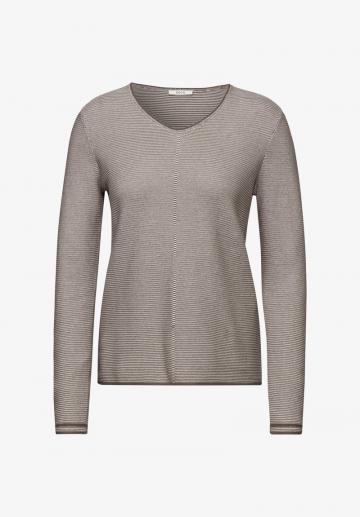 Пуловер с вырезом V