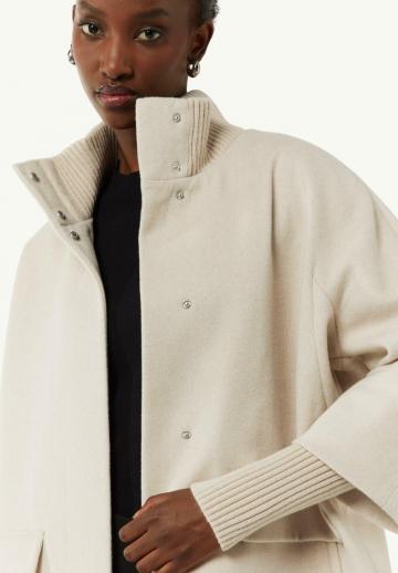 Короткое пальто