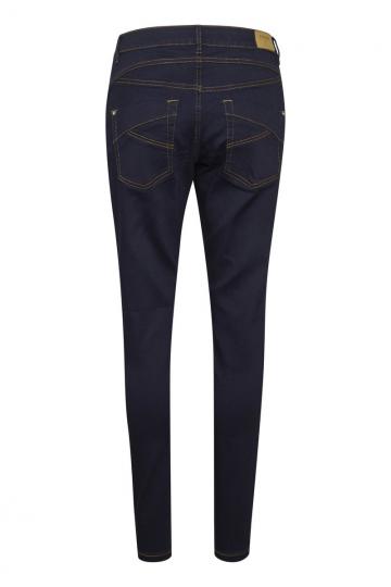 Узкие джинсы