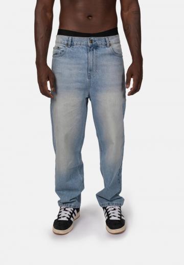 Прямые джинсы