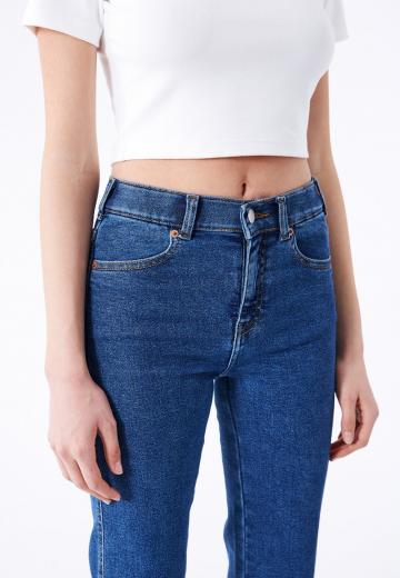 Прямые джинсы