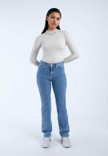 Прямые джинсы