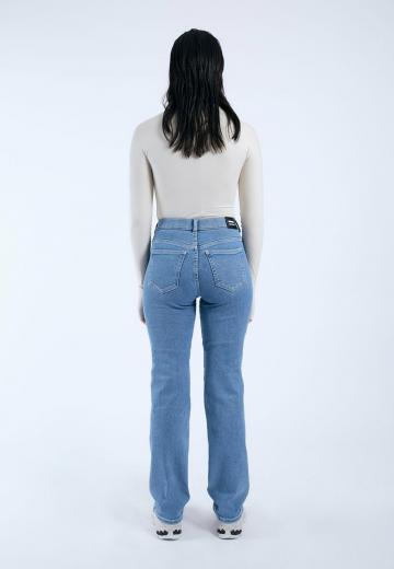 Прямые джинсы