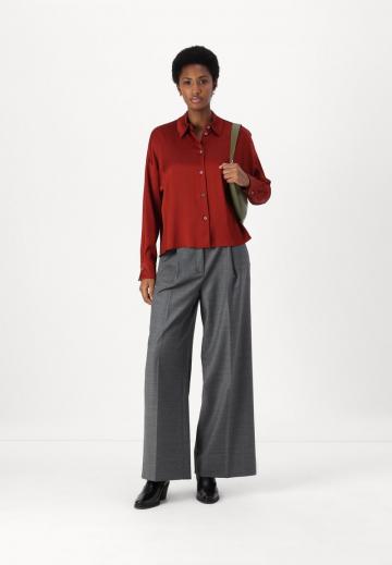 Атласная блузка