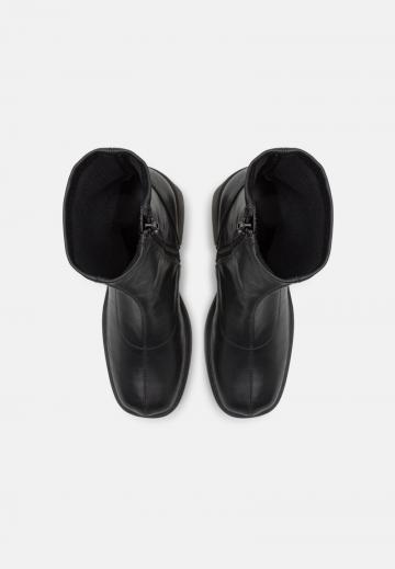 Полусапожки на высоком каблуке