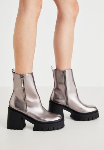 Полусапожки на высоком каблуке