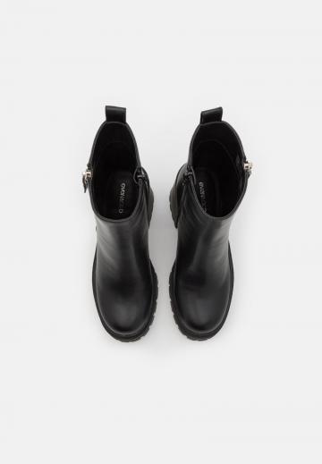 Полусапожки на высоком каблуке