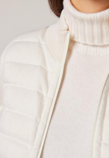 Пуховой жилет