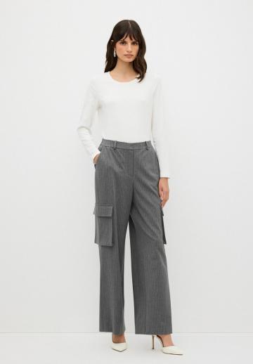 Брюки с накладными карманами