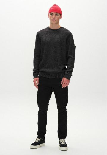 Брюки с накладными карманами