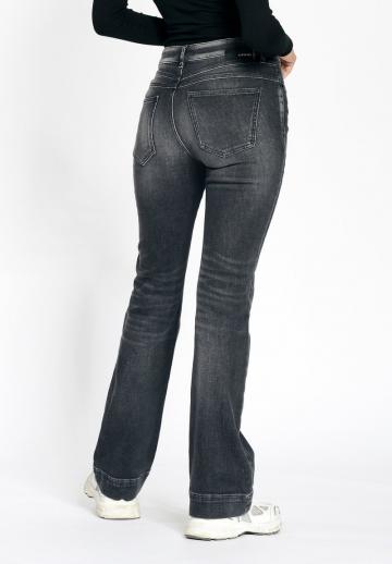 Клешеные джинсы