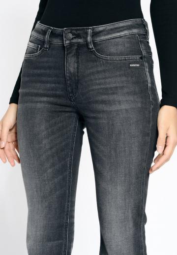 Клешеные джинсы