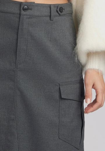 Юбка с накладными карманами