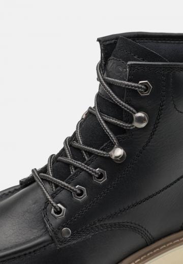 Ботинки на шнуровке