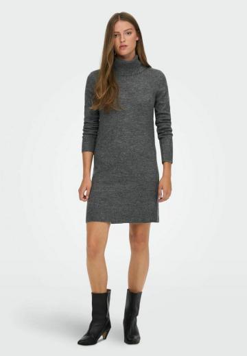 Вязаное платье
