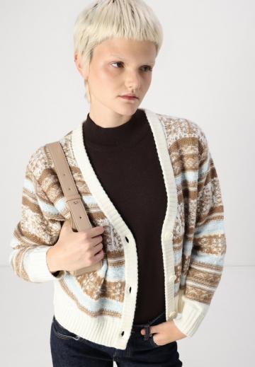 Жаккардовая вязаная кофта