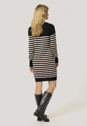 Вязаное платье