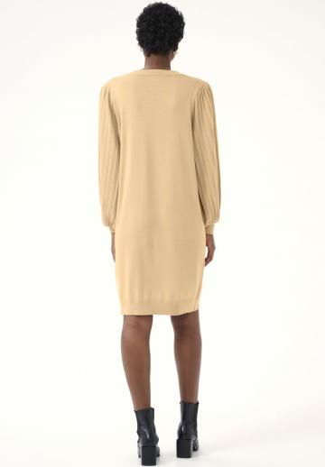 Вязаное платье