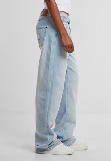 Клешеные джинсы