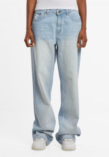 Клешеные джинсы