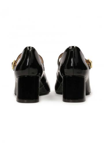 Туфли с высоким носом