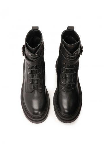 Ботинки на шнуровке