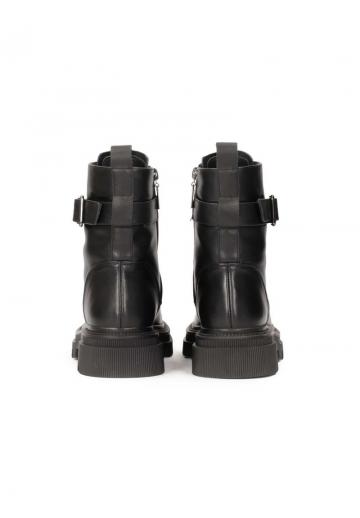 Ботинки на шнуровке