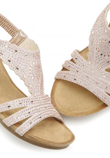 Босоножки на танкетке