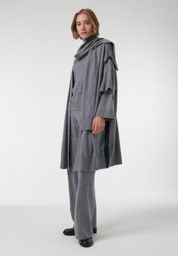 Длинный жилет