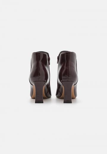 Полусапожки на высоком каблуке