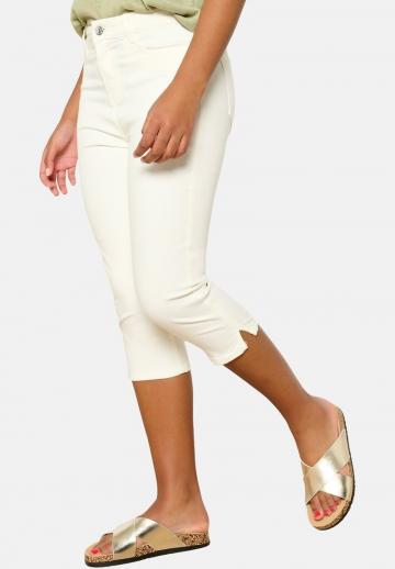 Короткие джинсы