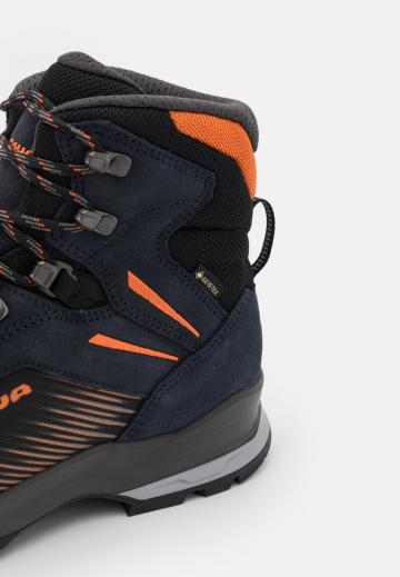 Походные ботинки