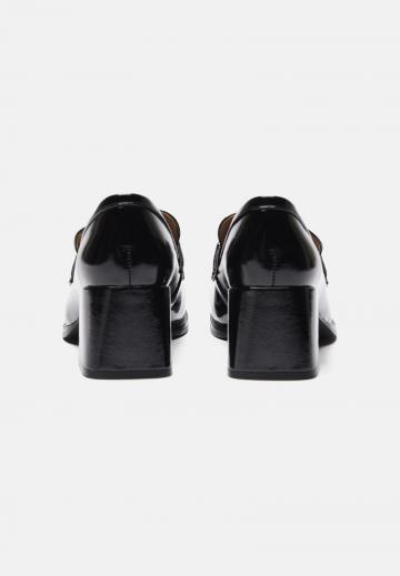 Туфли с высоким носом