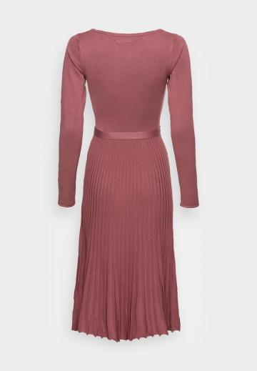 Вязаное платье