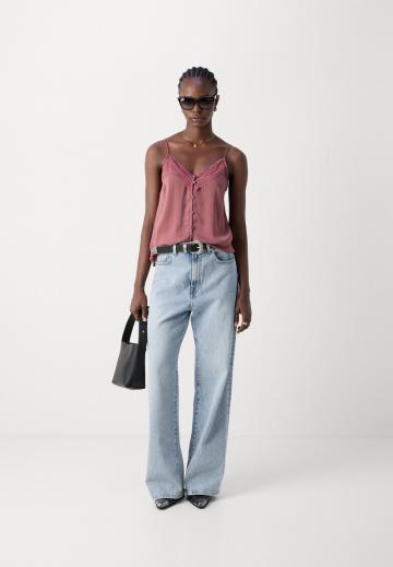 Топ на бретельках