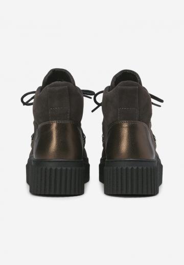 Сапожки на танкетке