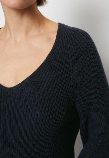 Пуловер с вырезом V