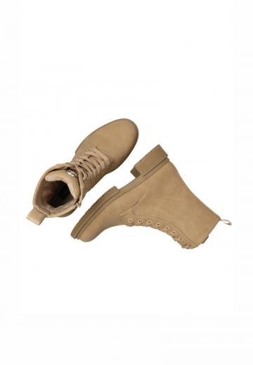 Ботинки на шнуровке