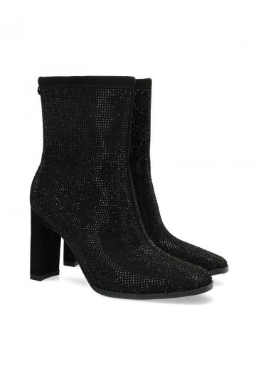 Высокие сапоги