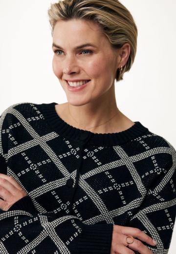 Жаккардовая вязаная кофта