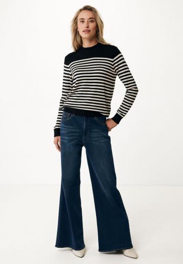 Пуловер в полоску