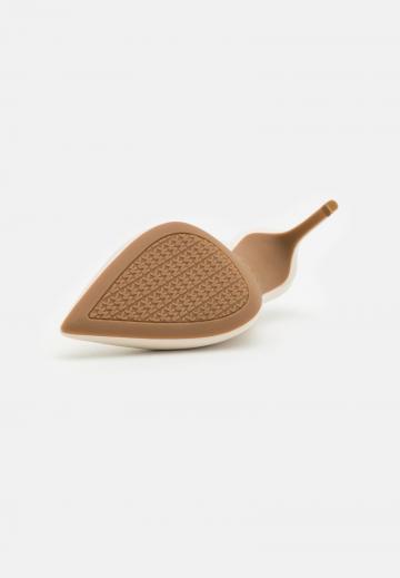 Туфли на высоком каблуке