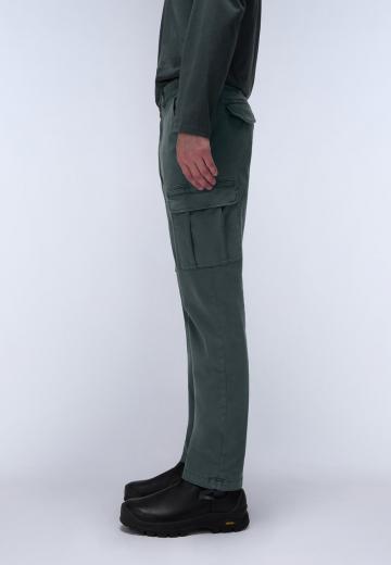 Брюки с накладными карманами