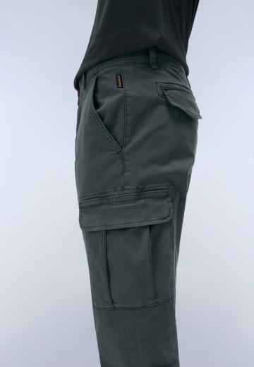 Брюки с накладными карманами