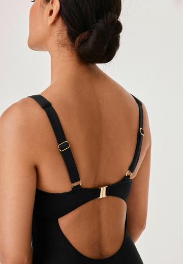 Слитный купальник