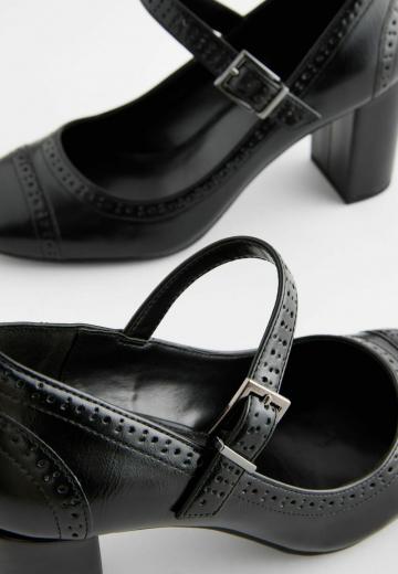 Туфли с ремешком