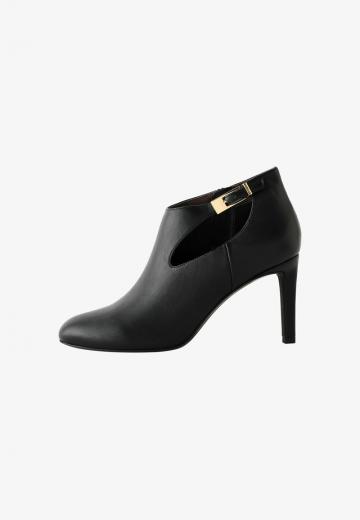 Полусапожки на высоком каблуке