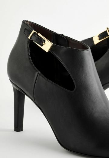 Полусапожки на высоком каблуке