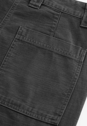 Брюки с накладными карманами