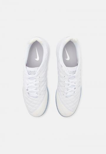 Футбольные бутсы